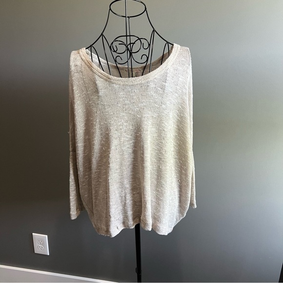 It's Our Time Tan and Cream Oversized Long Sleeve Blouse w back button closure - Picture 2 of 11